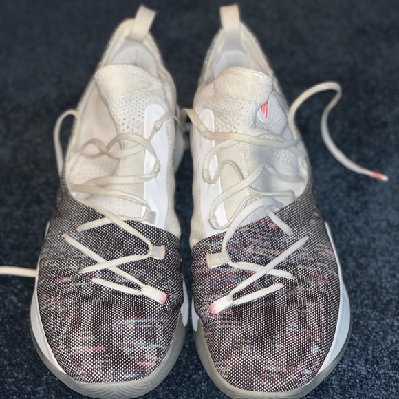 Steph Curry - Picture 1 of 4